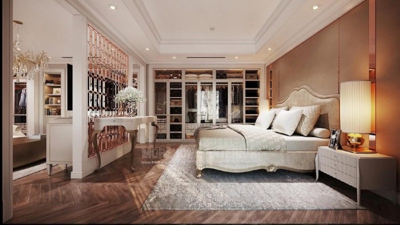 Thiết kế nội thất phòng ngủ master ấn tượng với giường bọc tân cổ điển sang trọng, nệm ốp đầu giường tinh tế cùng thảm trải sàn hoa văn độc đáo. thiết kế thi công nội thất biệt thự cao cấp